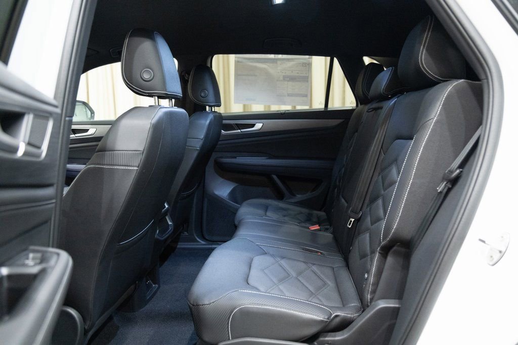New 2026 Volkswagen Atlas Cross Sport SE image 13