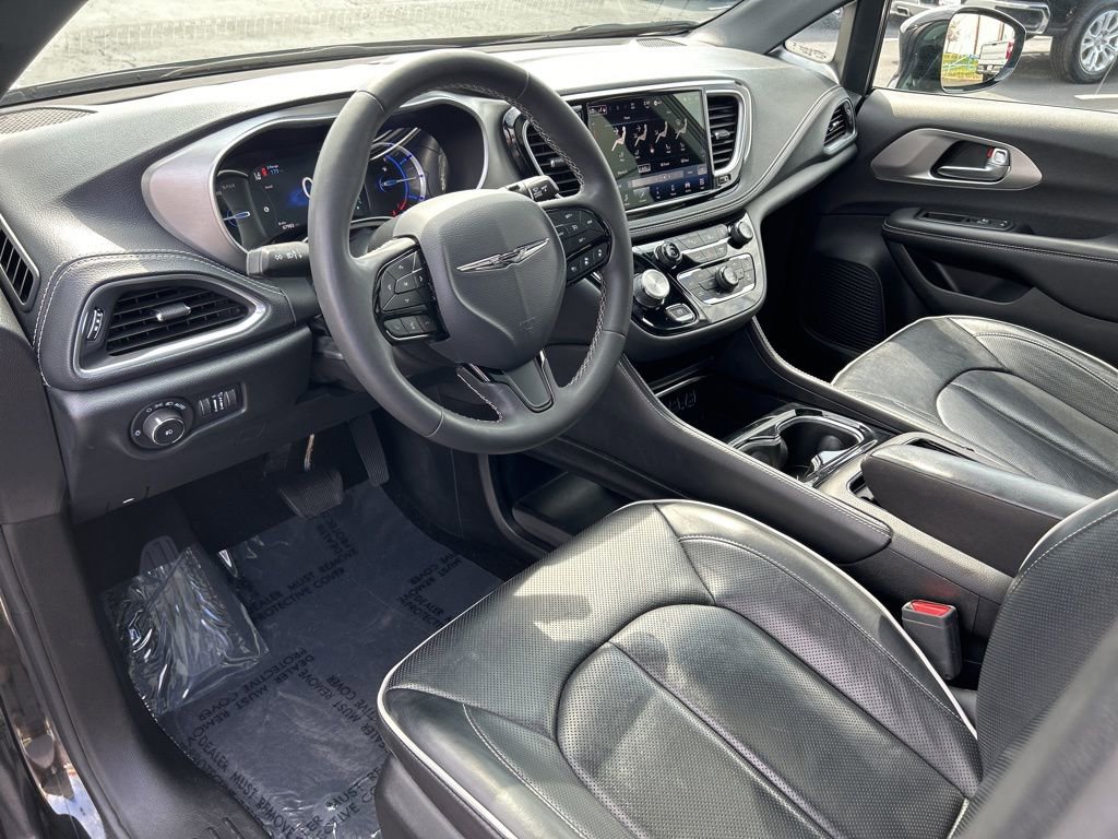 Used 2024 Chrysler Pacifica Premium FWD image 22
