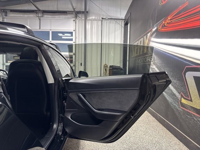 Used 2018 Tesla Model 3 Long Range image 22