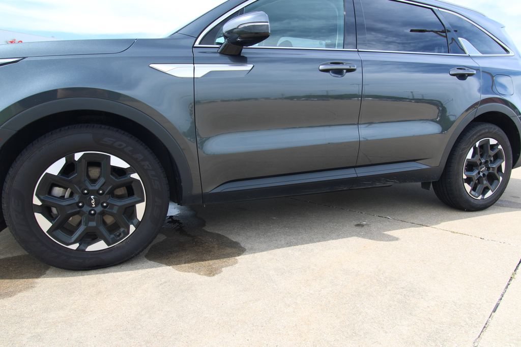 Used 2024 Kia Sorento S FWD image 11