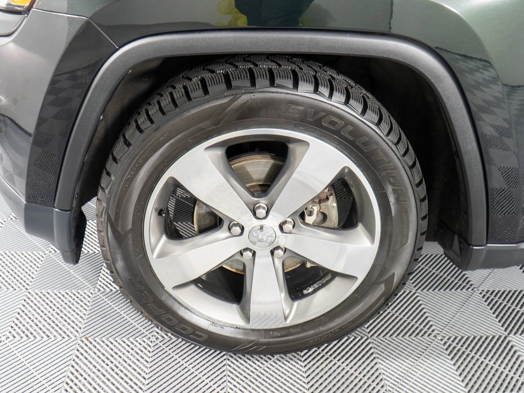 Used 2015 Jeep Grand Cherokee Limited w/ Luxury Group II image 28
