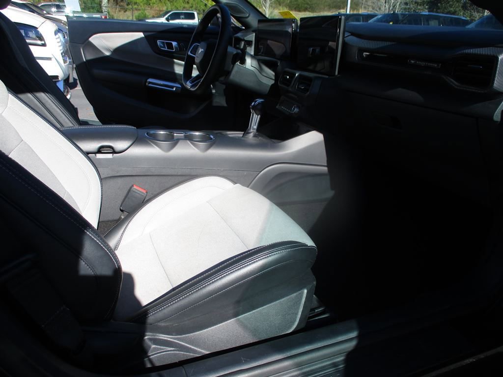 Used 2024 Ford Mustang Convertible image 19