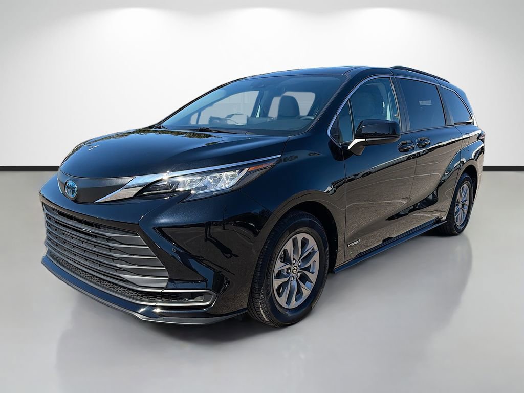 Used 2021 Toyota Sienna LE image 7