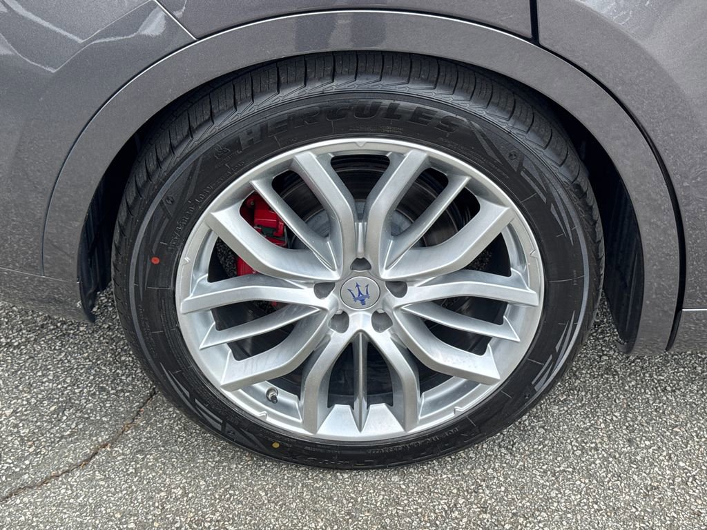 Used 2018 Maserati Levante GranSport image 17