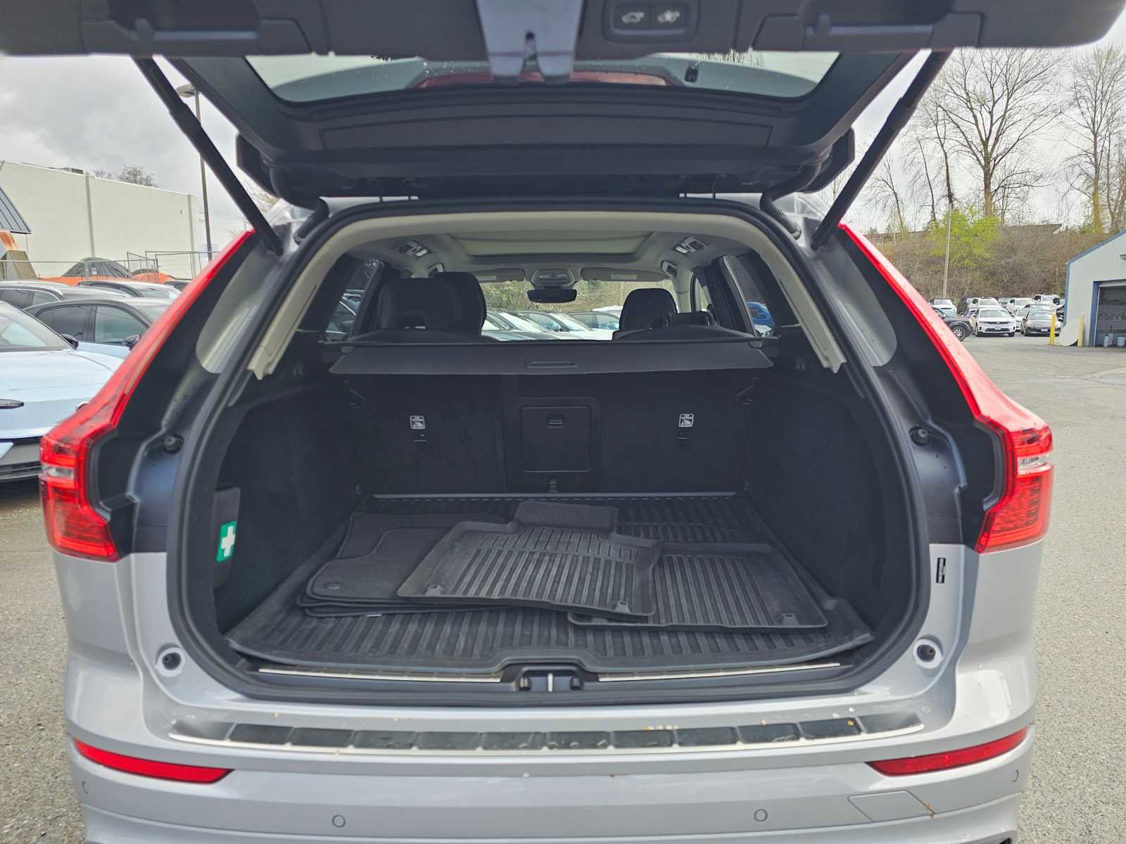 Used 2025 Volvo XC60 B5 Plus w/ Protection Package Premier image 15