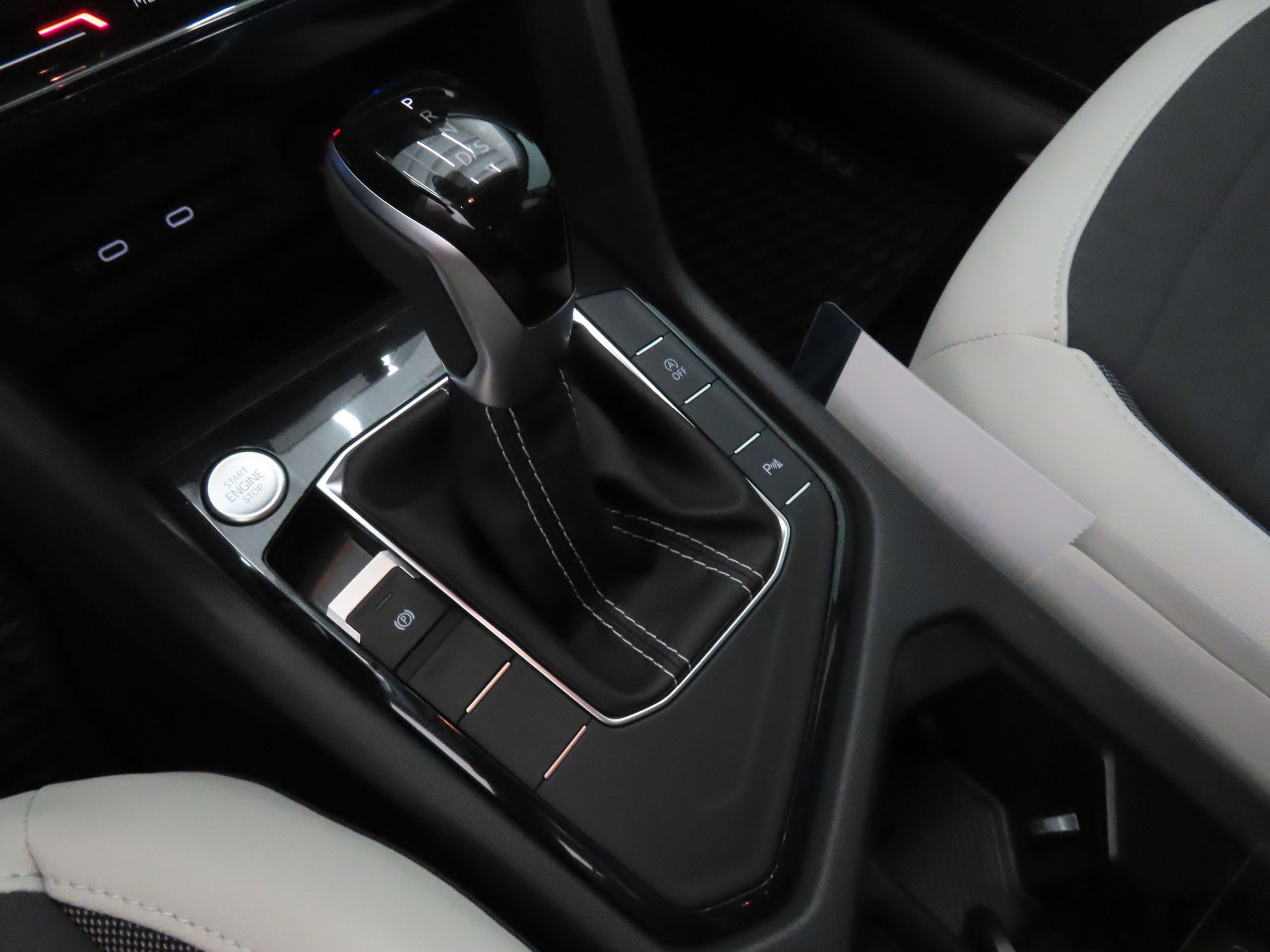 New 2025 Volkswagen Taos SE image 17