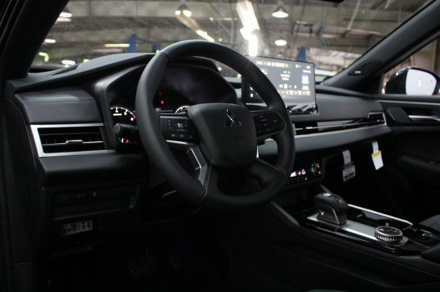 New 2026 Mitsubishi Outlander LE FWD image 5