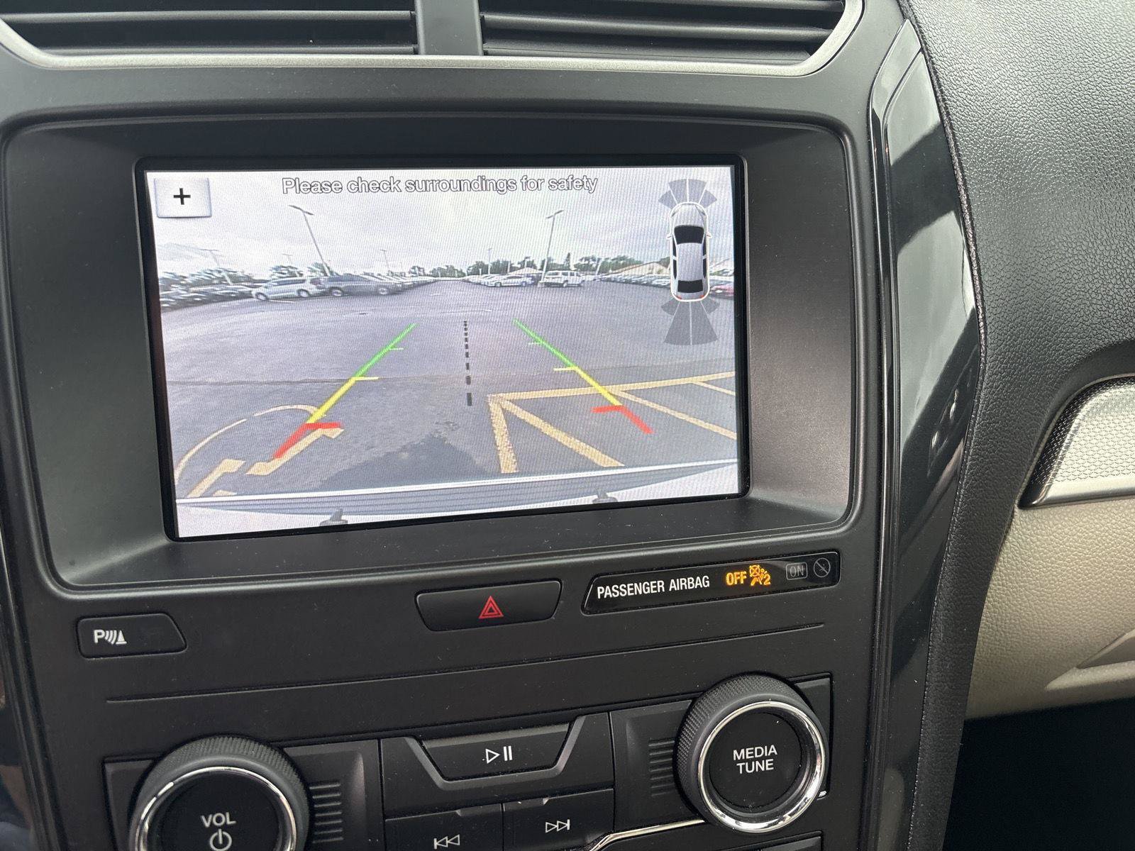 Used 2018 Ford Explorer XLT w/ Equipment Group 202A AWD/4WD image 23
