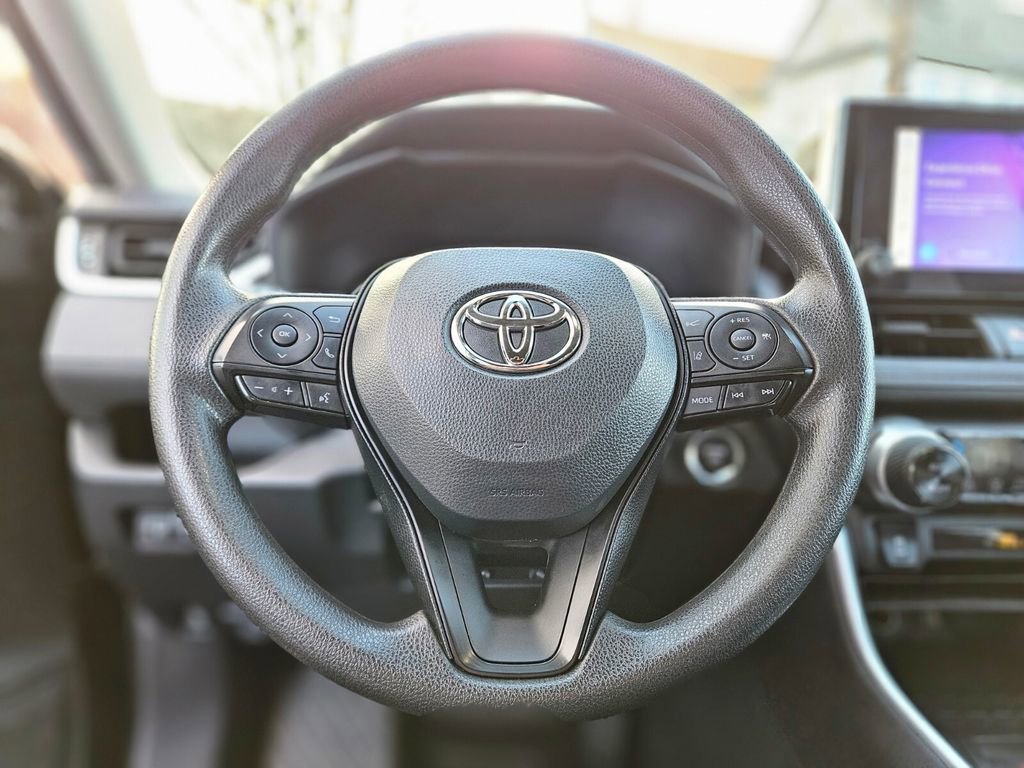 Used 2023 Toyota RAV4 AWD Hybrid image 22