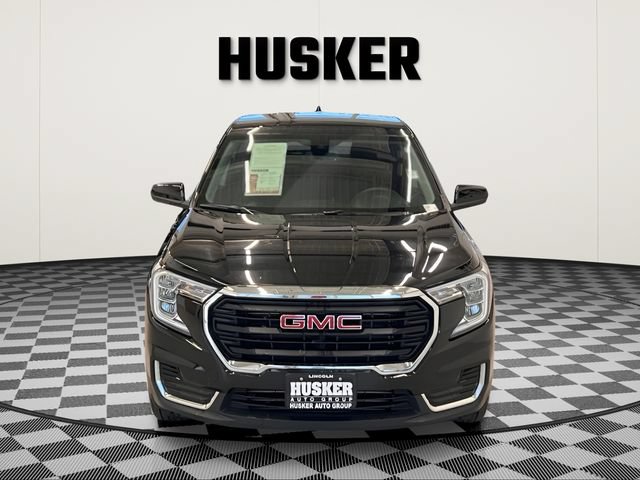 Used 2024 GMC Terrain SLE FWD image 3