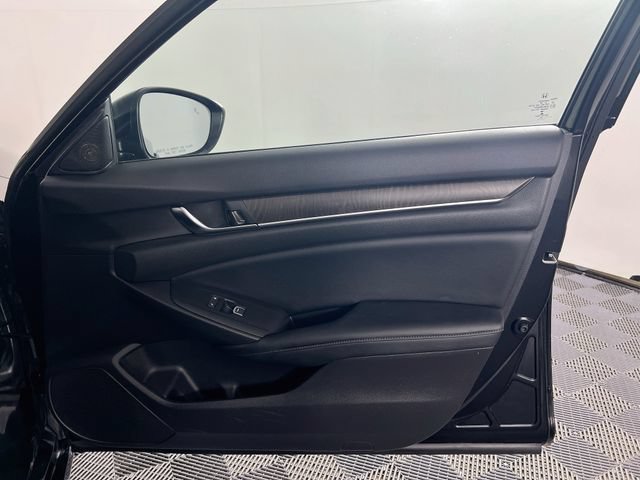Used 2018 Honda Accord EX image 31
