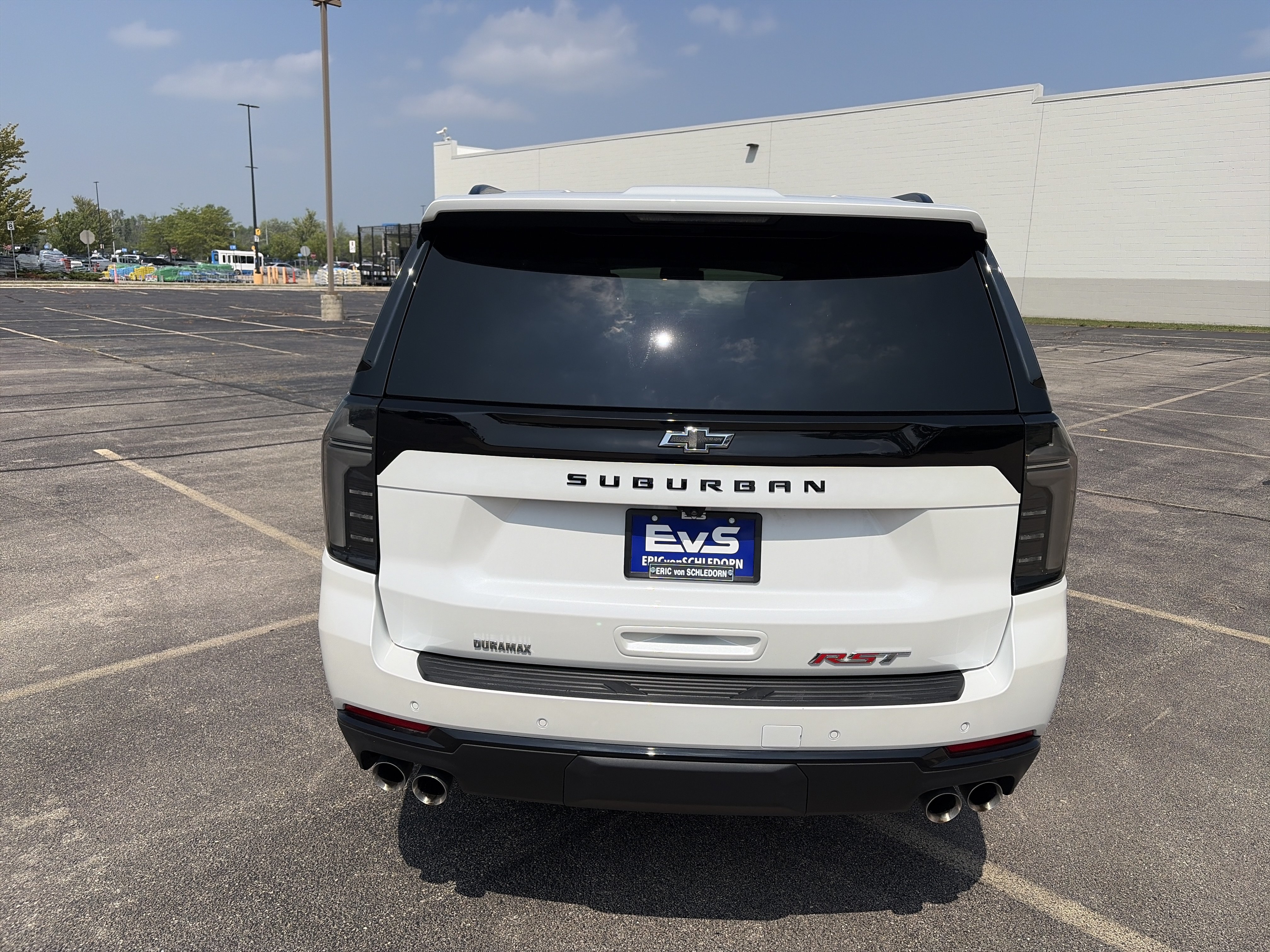 Used 2025 Chevrolet Suburban RST w/ Comfort Package AWD/4WD image 5