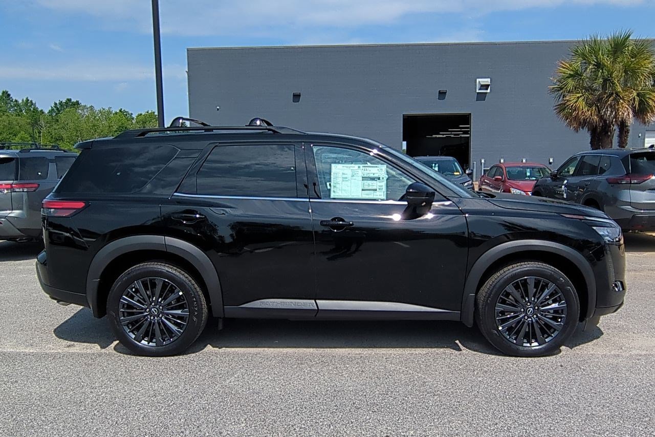 New 2026 Nissan Pathfinder SL w/ SL Premium Package AWD/4WD image 2