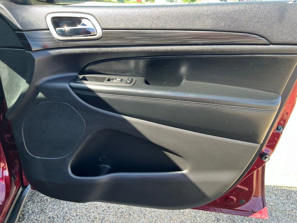 Used 2021 Jeep Grand Cherokee Laredo AWD/4WD image 15