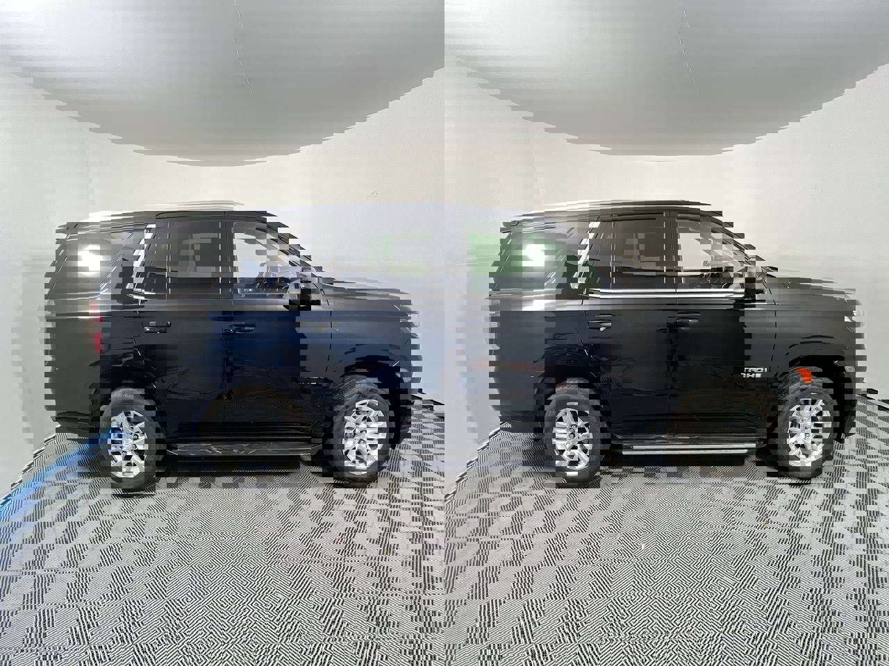 Used 2024 Chevrolet Tahoe LT AWD/4WD image 2