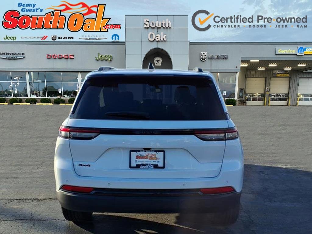 Certified 2024 Jeep Grand Cherokee Altitude image 2