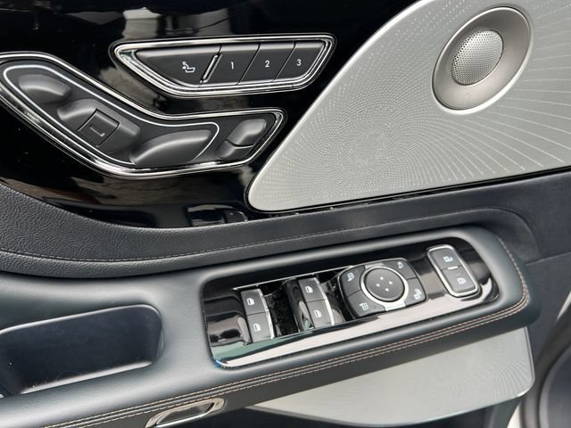 Used 2025 Lincoln Aviator Reserve w/ Equipment Group 201A AWD/4WD image 13