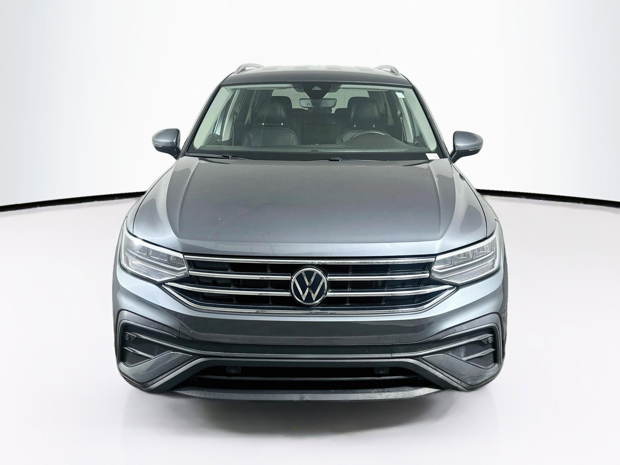 Used 2022 Volkswagen Tiguan SE FWD image 2