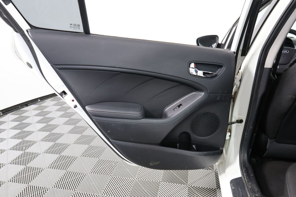 Used 2016 Kia Forte LX image 16