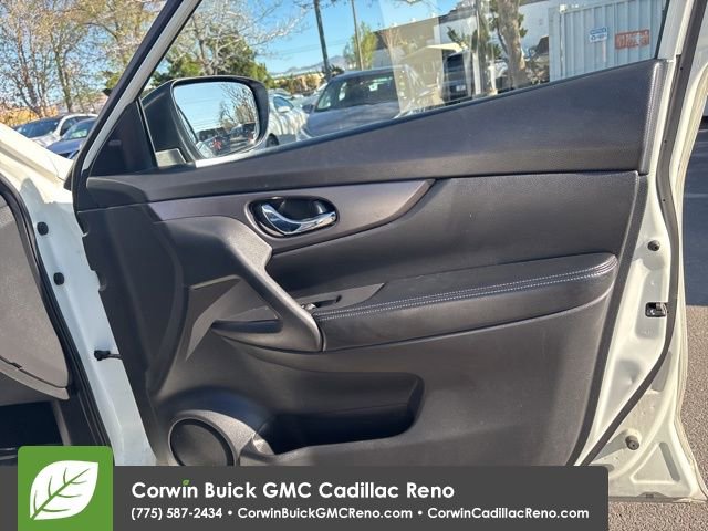 Used 2016 Nissan Rogue SV w/ SV Premium Package image 34