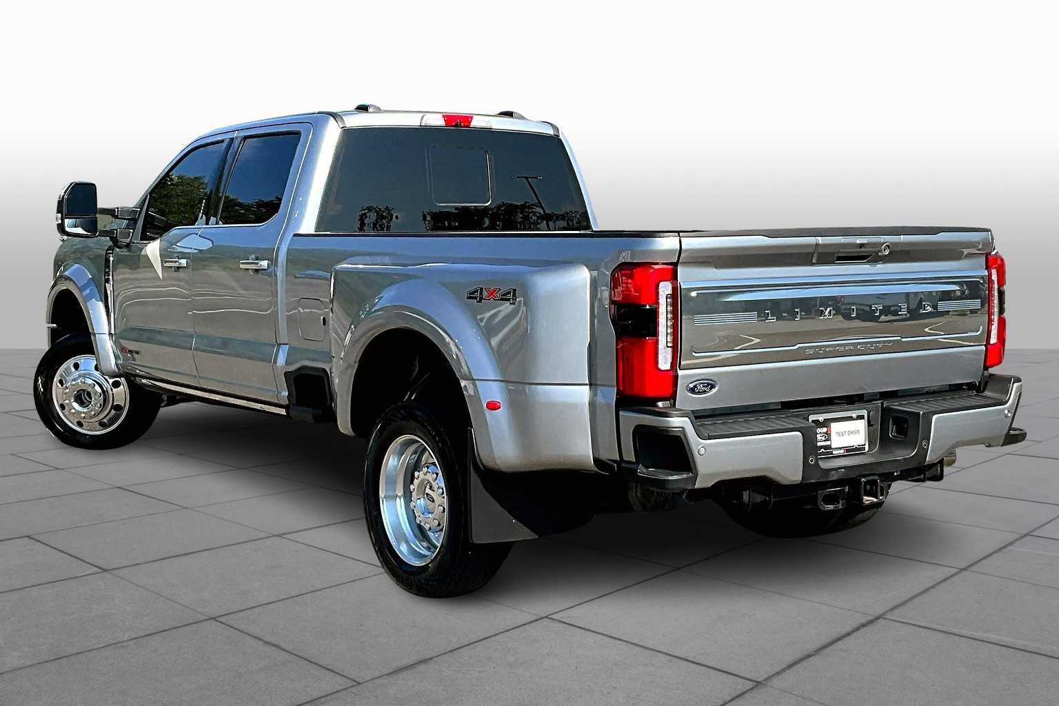 Used 2024 Ford F450 Limited image 11