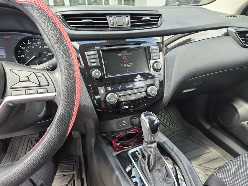 Used 2020 Nissan Rogue Sport SV image 7