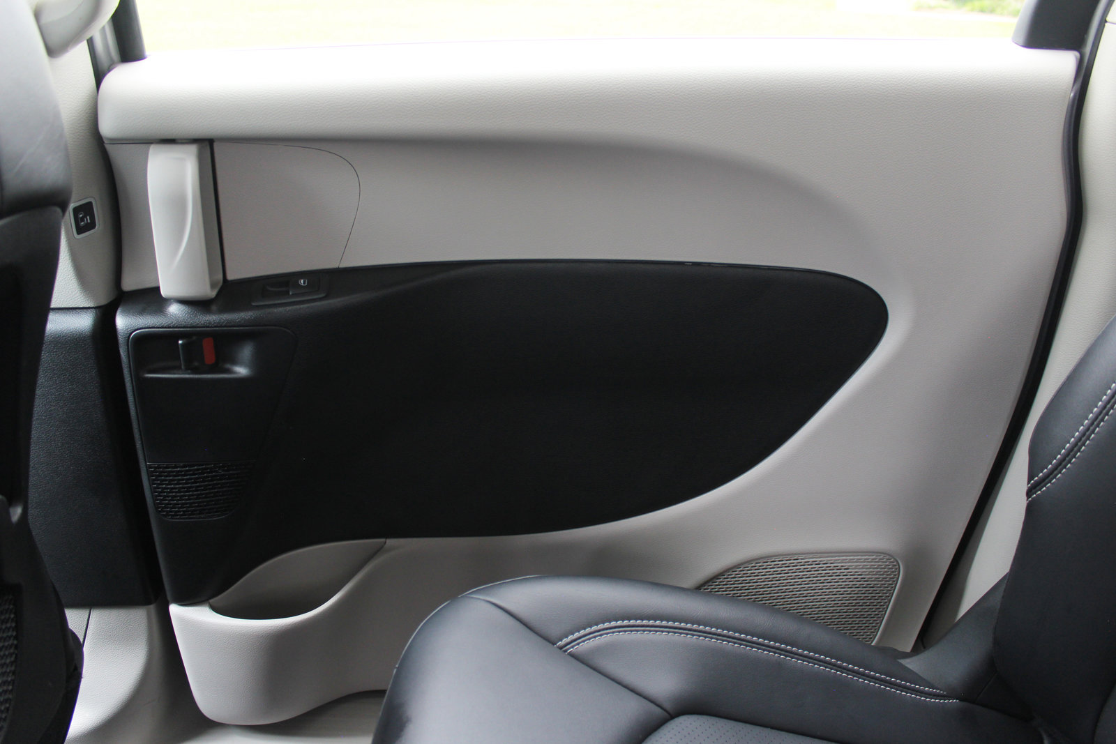 Used 2024 Chrysler Pacifica Select image 51