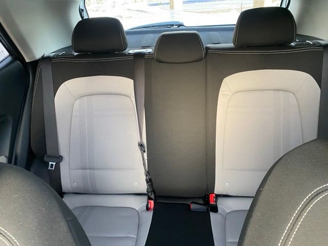 Used 2022 Hyundai Venue SEL image 19