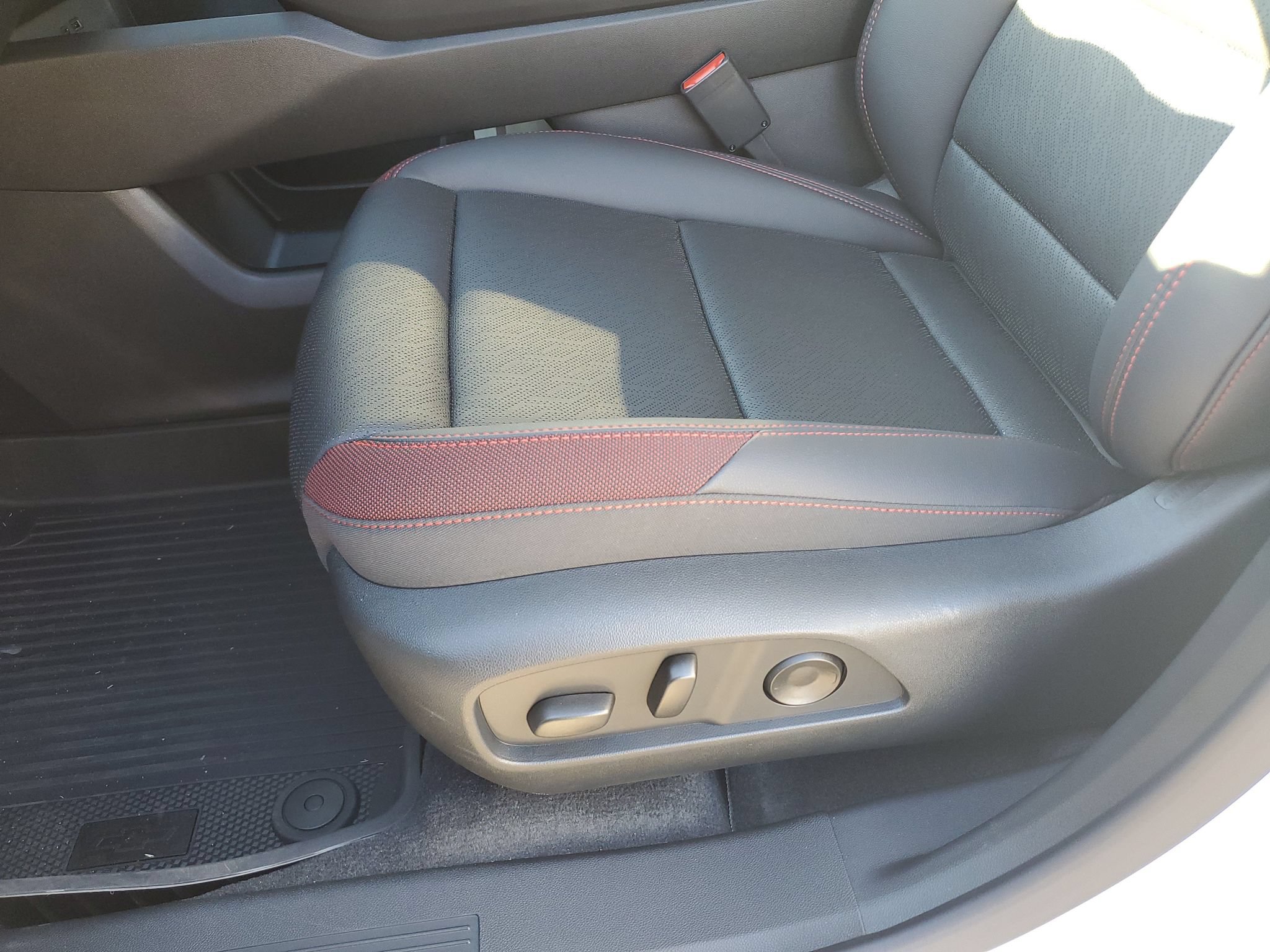 New 2027 Chevrolet Equinox RS w/ Safety and Technology Package AWD/4WD image 15