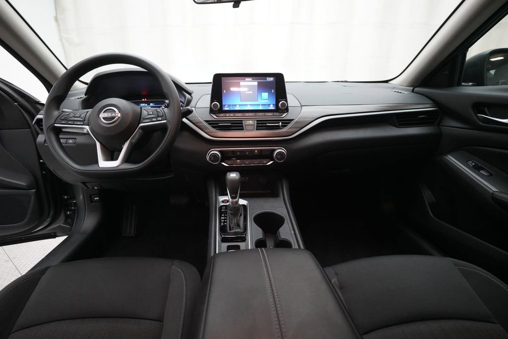 Certified 2025 Nissan Altima 2.5 SV AWD/4WD image 5
