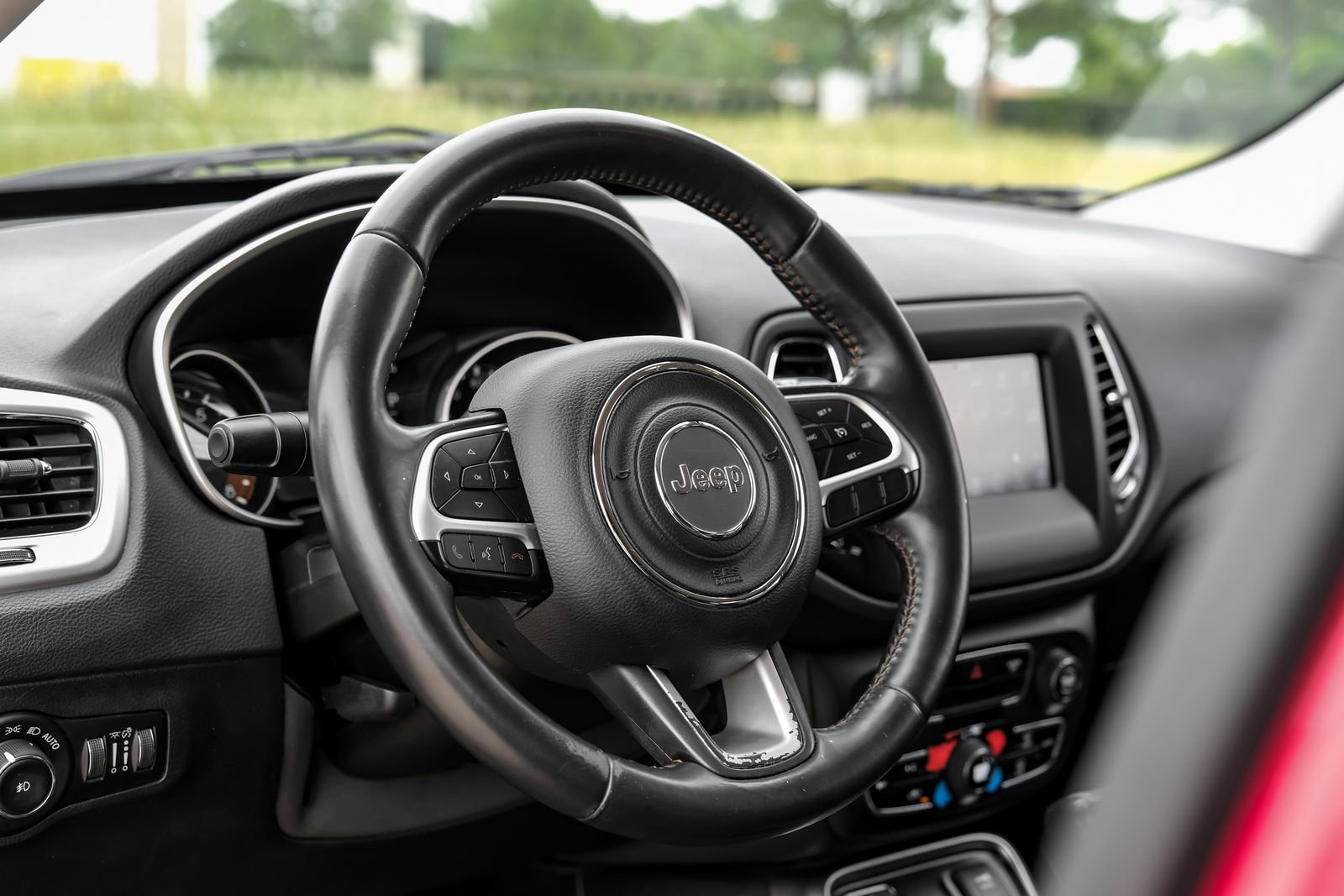 Used 2017 Jeep Compass Latitude w/ Popular Equipment Group FWD image 14