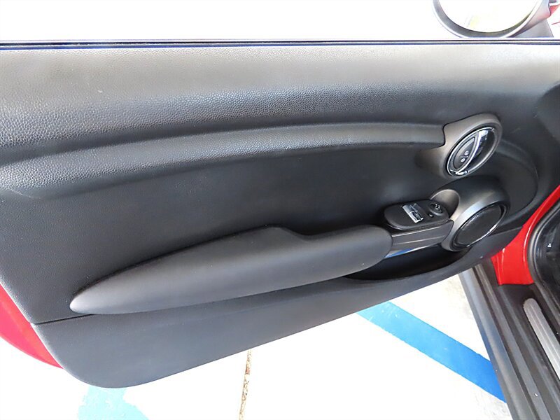 Used 2017 MINI Cooper 2-Door Hardtop FWD image 32
