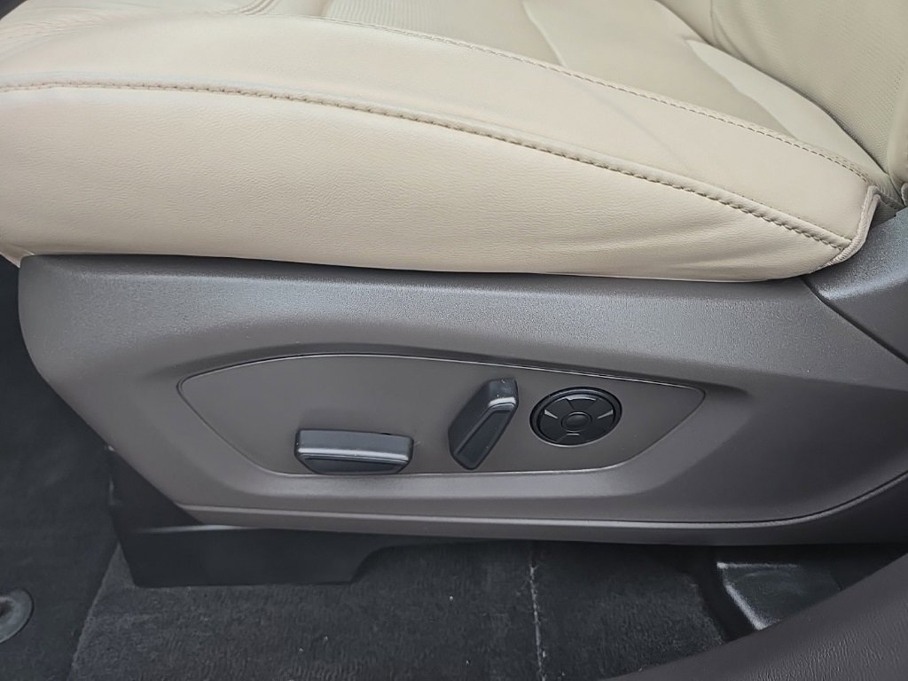 Certified 2022 Ford Explorer Platinum w/ Equipment Group 601A image 13