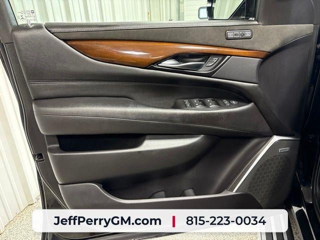 Used 2020 Cadillac Escalade Premium Luxury AWD/4WD image 12