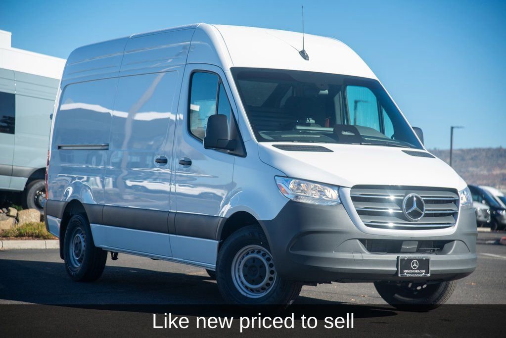 Used 2025 Mercedes-Benz Sprinter 2500 image 3