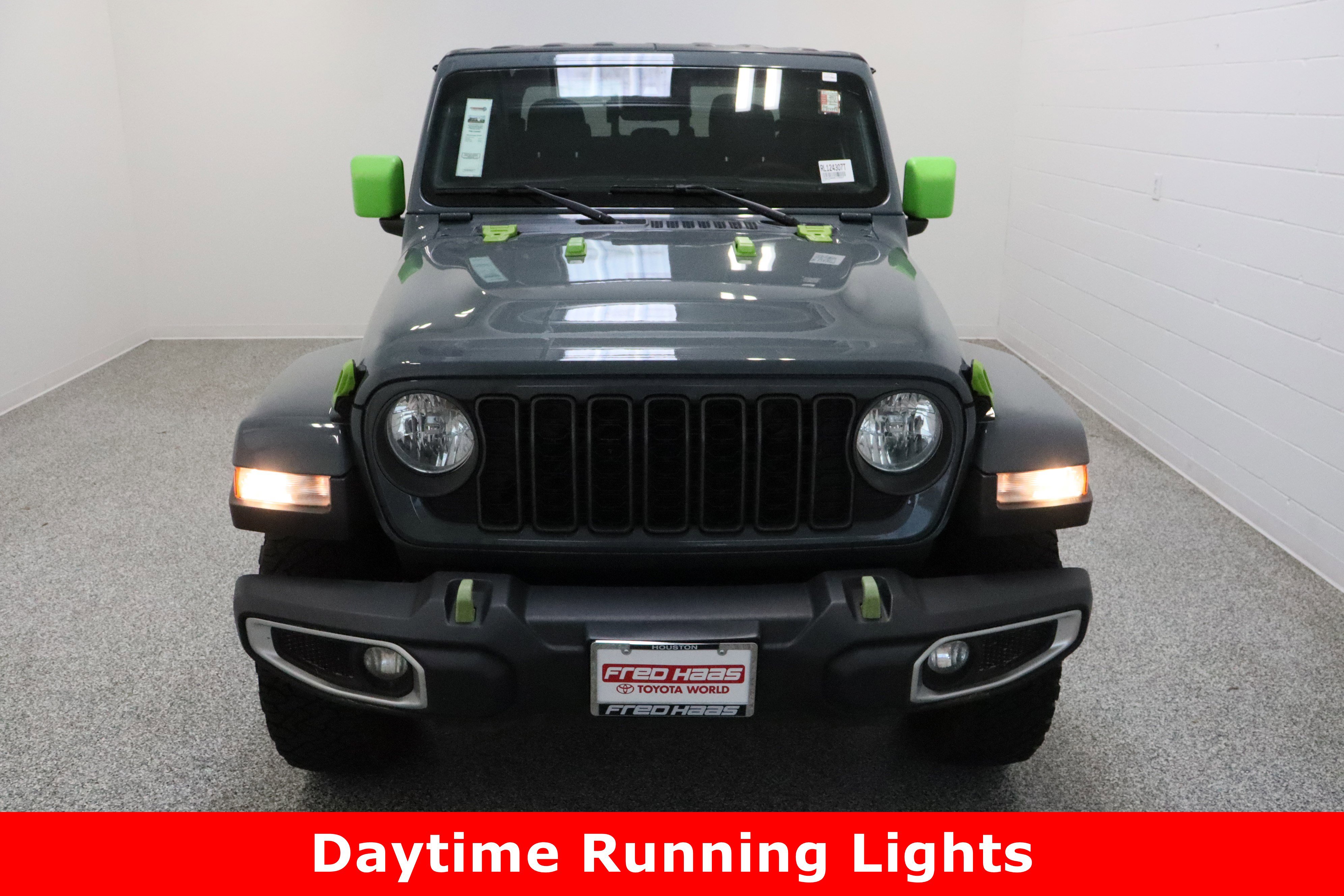 Used 2024 Jeep Gladiator Sport image 3