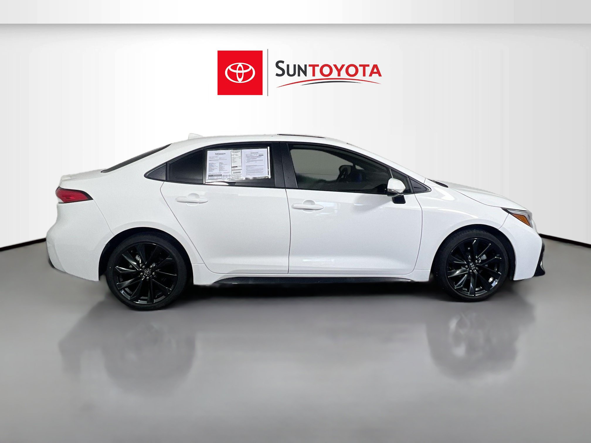 Used 2024 Toyota Corolla SE w/ SE Premium Package FWD image 2
