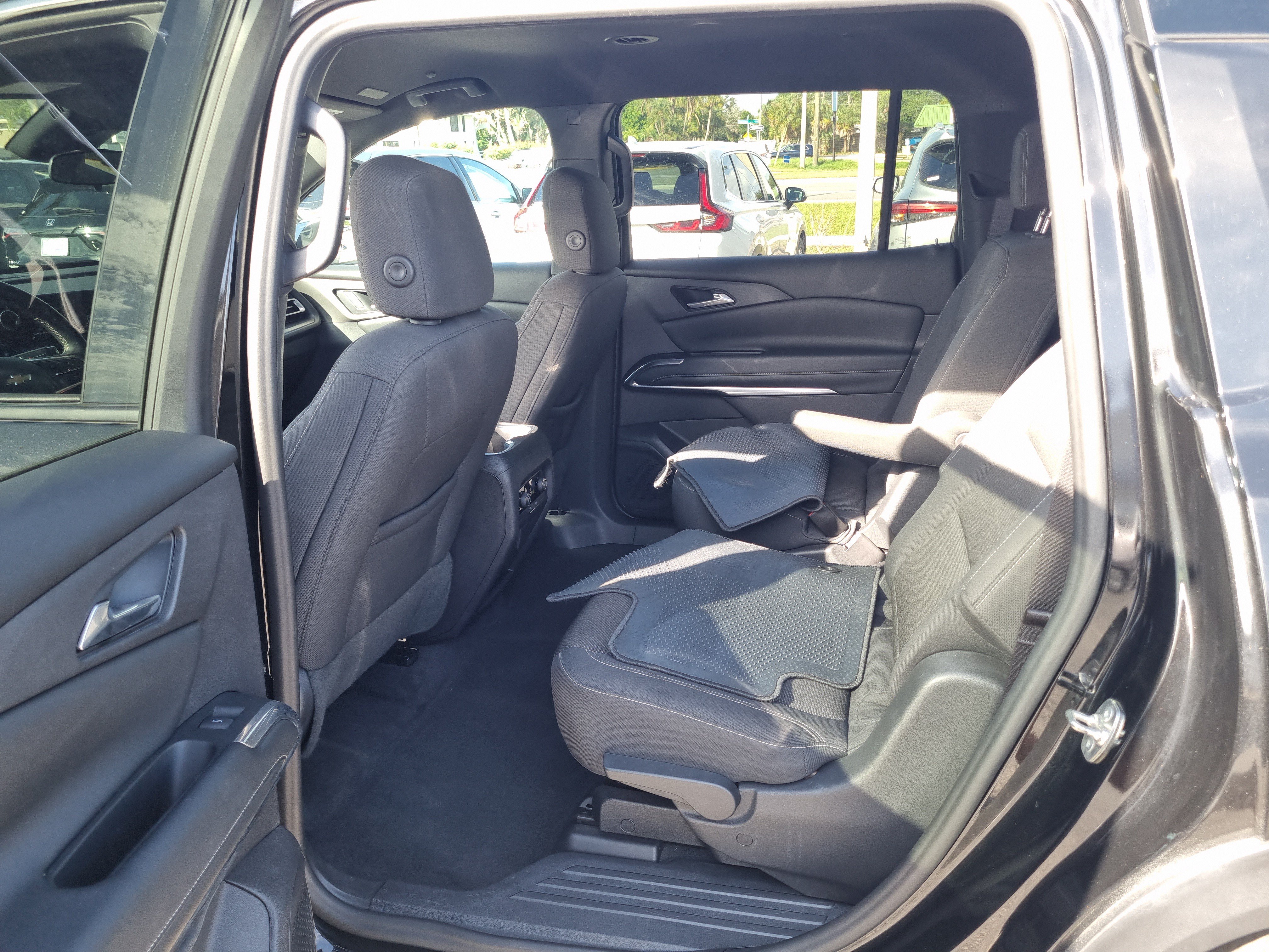 Used 2024 Chevrolet Traverse LT FWD image 14
