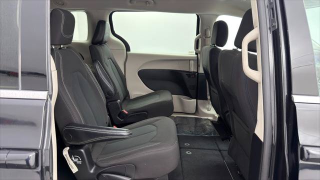 Used 2023 Chrysler Voyager LX FWD image 18
