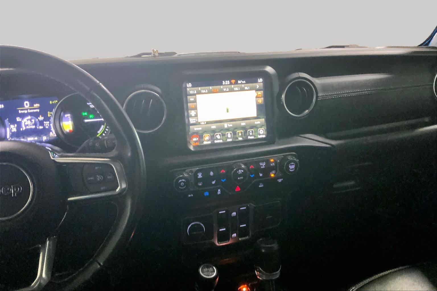 Used 2022 Jeep Wrangler Unlimited Sahara w/ Cold Weather Group AWD/4WD image 7