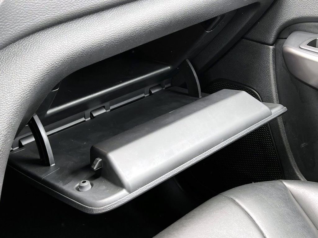 Used 2020 Jeep Cherokee Latitude Plus w/ Comfort/Convenience Group image 39