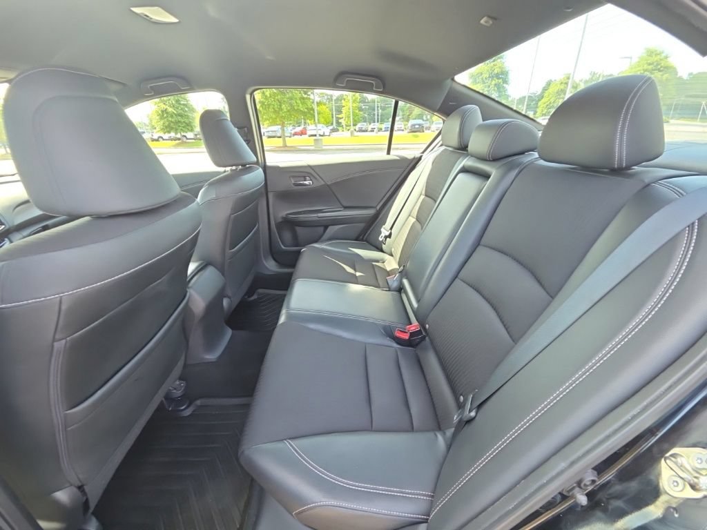 Used 2017 Honda Accord Sport image 11