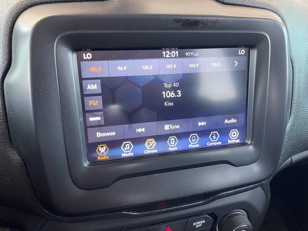 Used 2018 Jeep Renegade Latitude FWD image 15