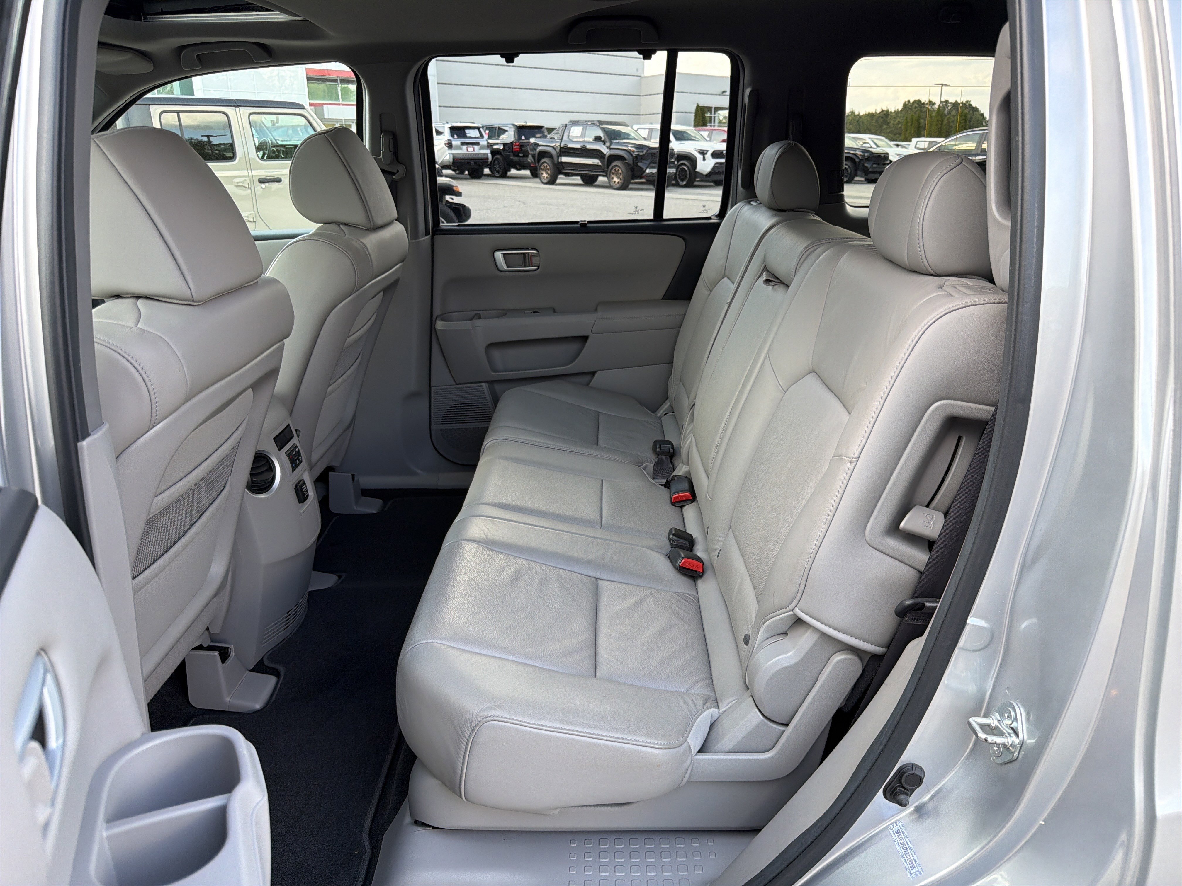 Used 2010 Honda Pilot Touring image 35