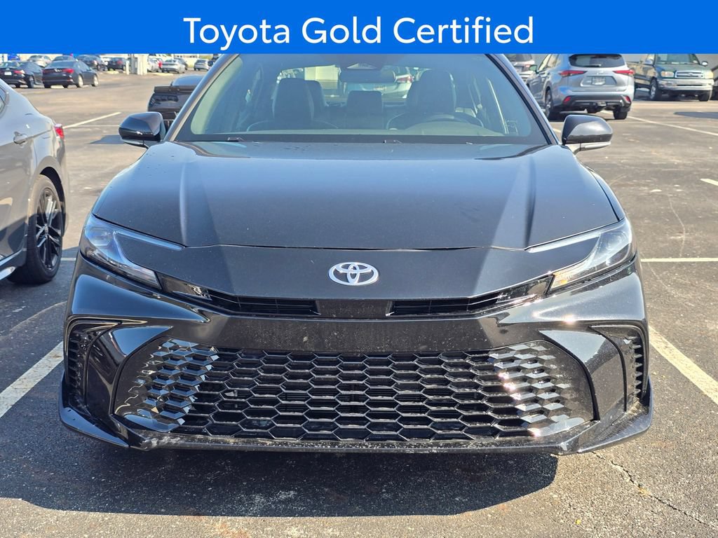 Used 2025 Toyota Camry SE FWD image 2