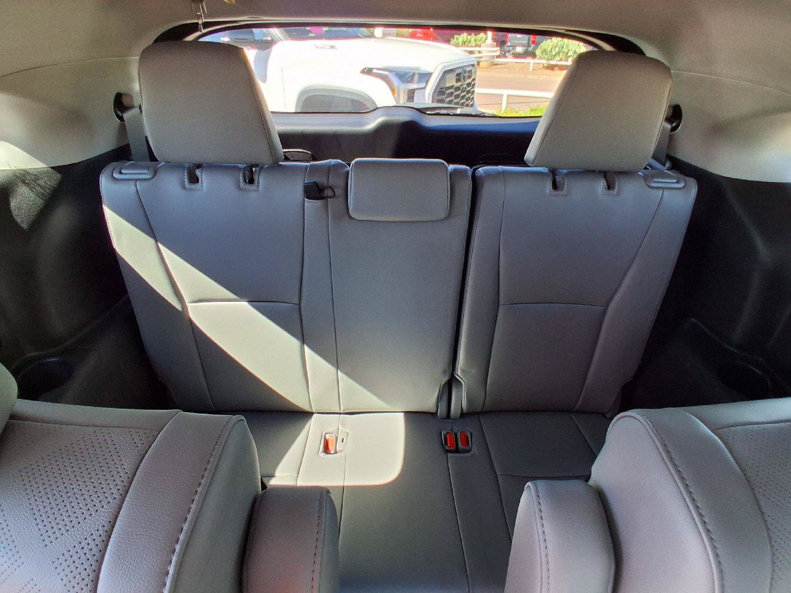 Certified 2024 Toyota Highlander Platinum AWD/4WD image 27