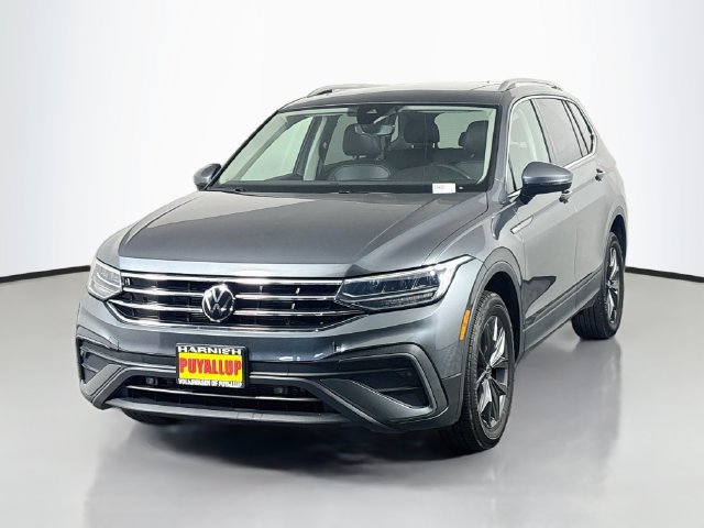 Certified 2023 Volkswagen Tiguan SE w/ Panoramic Sunroof Package AWD/4WD image 3