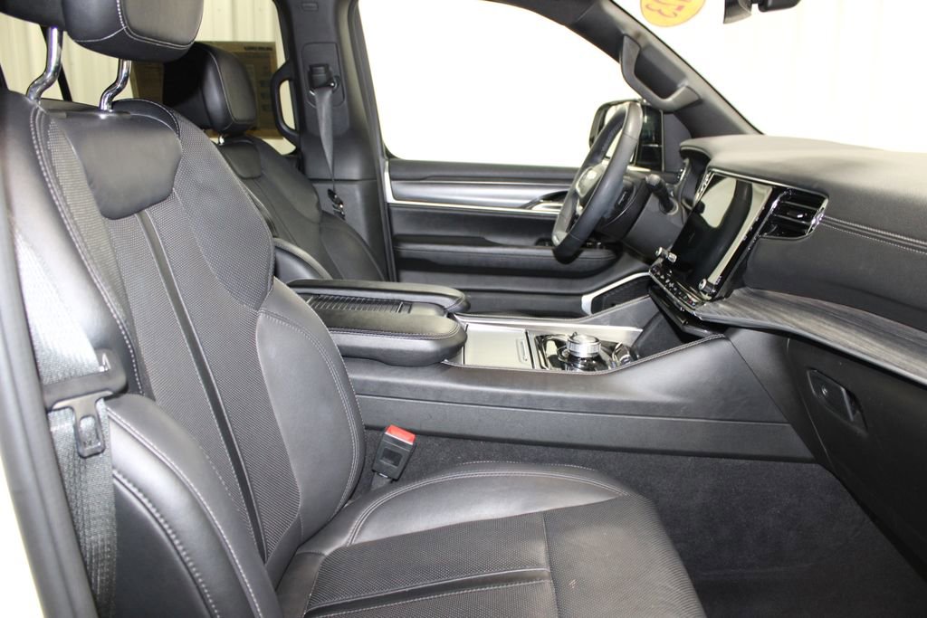 Used 2023 Jeep Wagoneer Series II image 23