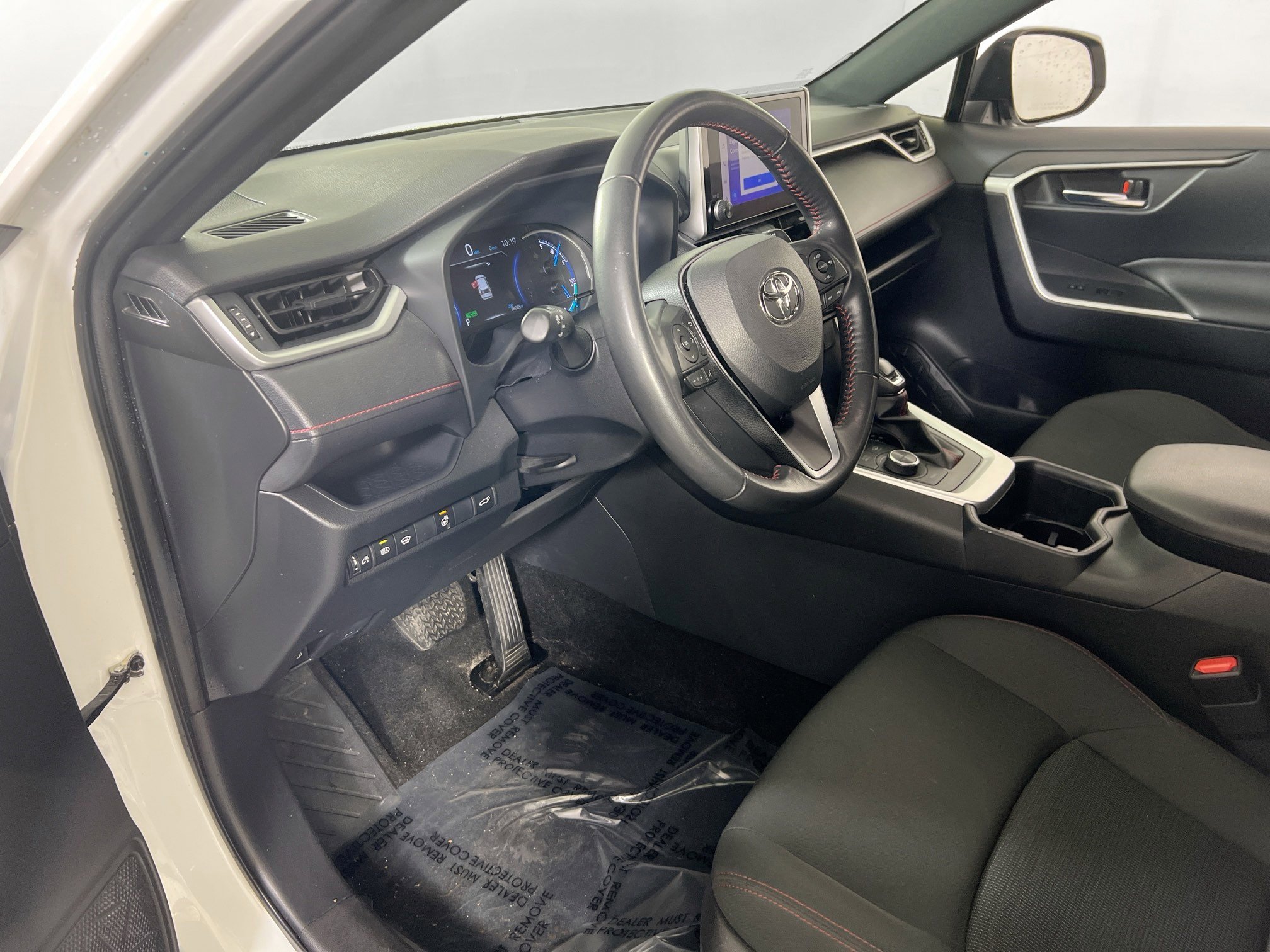 Used 2023 Toyota RAV4 SE w/ Weather & Moonroof Package image 9