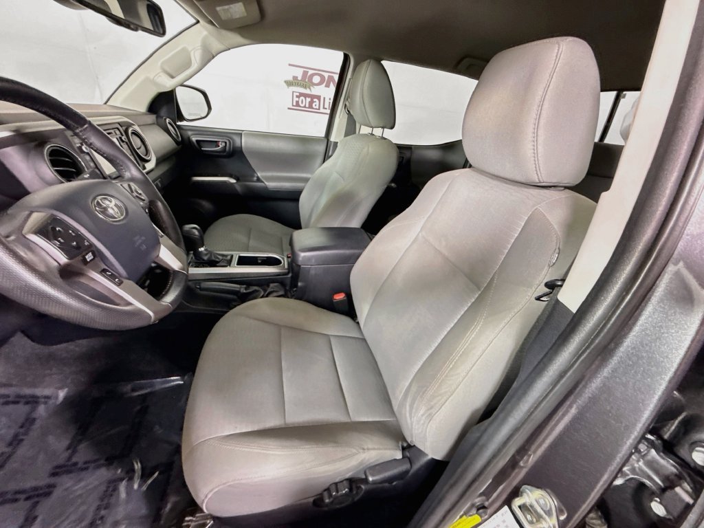 Used 2019 Toyota Tacoma SR5 RWD image 23